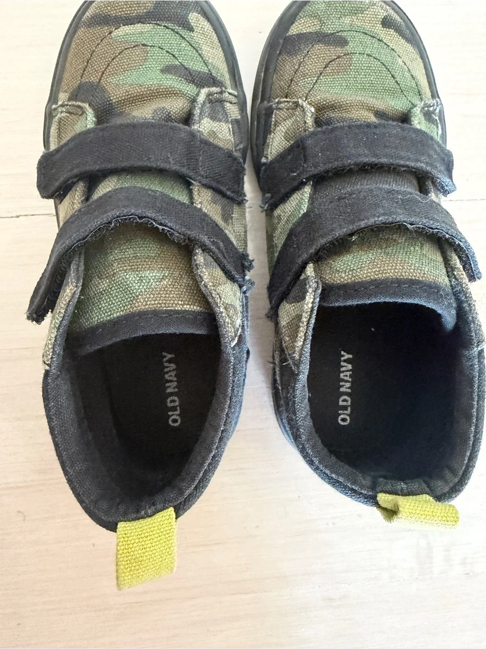 Boys Old Navy Velcro Sneakers Green Black Camo Size 11C